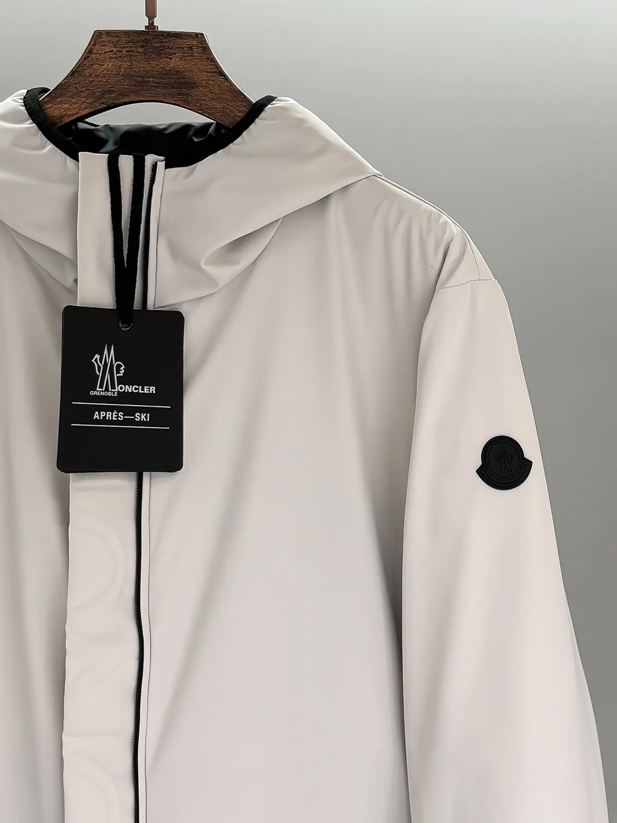 MON 26 ，Polset 90 ， 。 ， 。 ， ， ， ， ， ， Cream White Black Size：1 2 3 4 5597Size ： 1 : 118cm- 50cm- 67cm- 62 2 : 122cm- 52cm- 69cm- 63 3 : 126cm- 54cm- 71cm- 64 4 : 130cm- 56cm- 73cm- 65